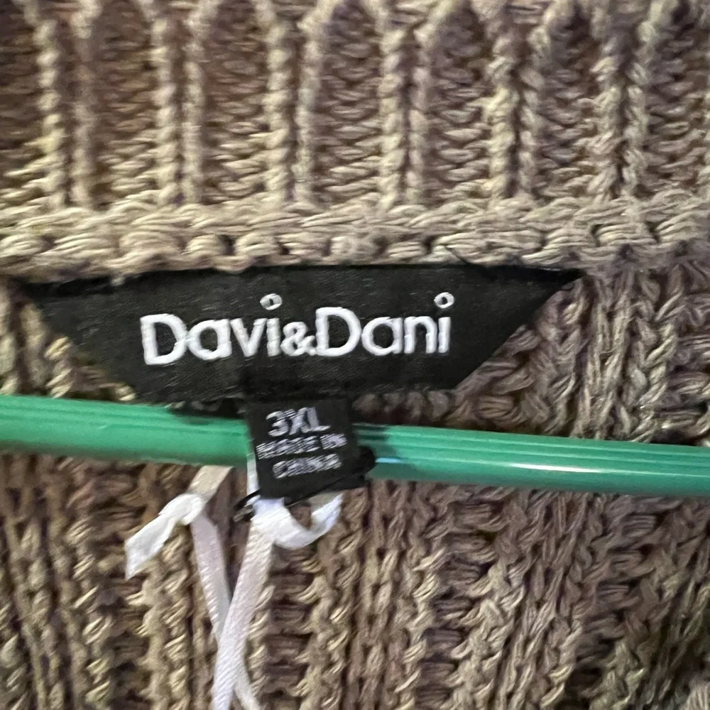 Davi & Dani size 3X new Women's Brown Sweater with Crochet Sleeves - Picture 3 of 5